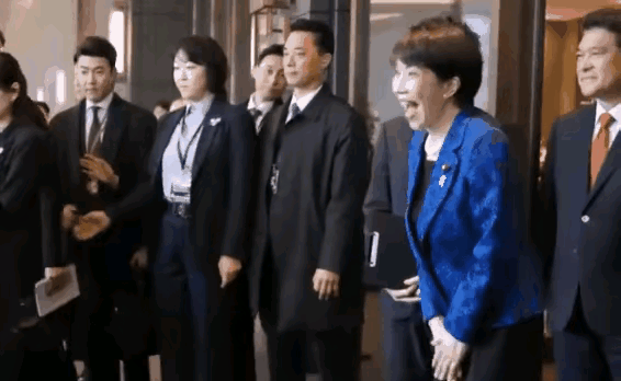 李在明来到高市早苗的故乡奈良，受到了热情欢迎，盛情款待，这种热情和盛情是超乎寻常