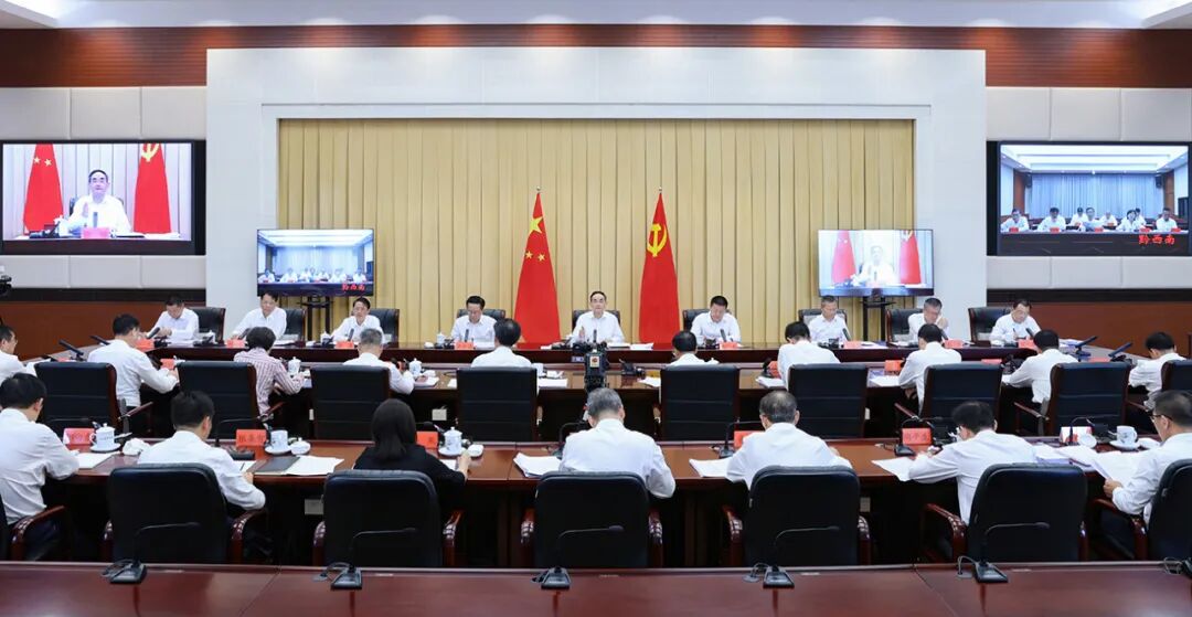 徐麟主持召开全省县(市、区)党委书记座谈会