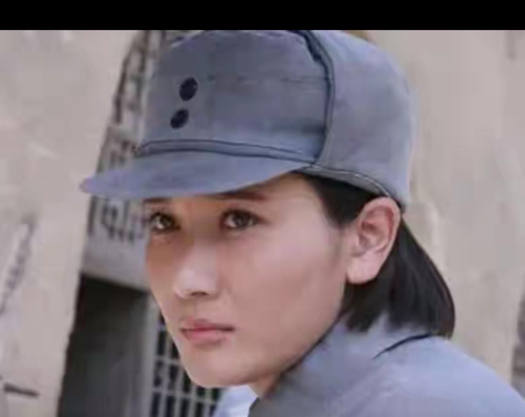 谁能想到，被侯勇“抛弃”12年的潘雨辰，把一手烂牌打成了王炸！当年她放着北