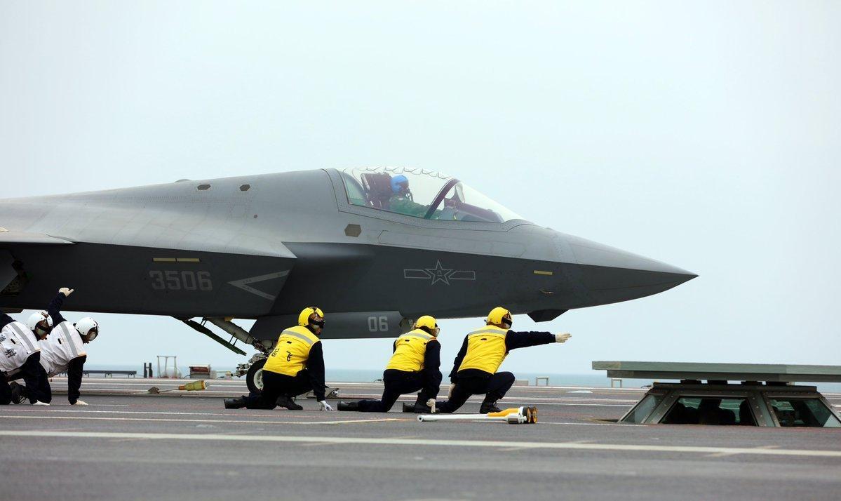 当地时间9月22日，就在中国海军福建舰，公开了电磁弹射歼-35、歼-15T、空警