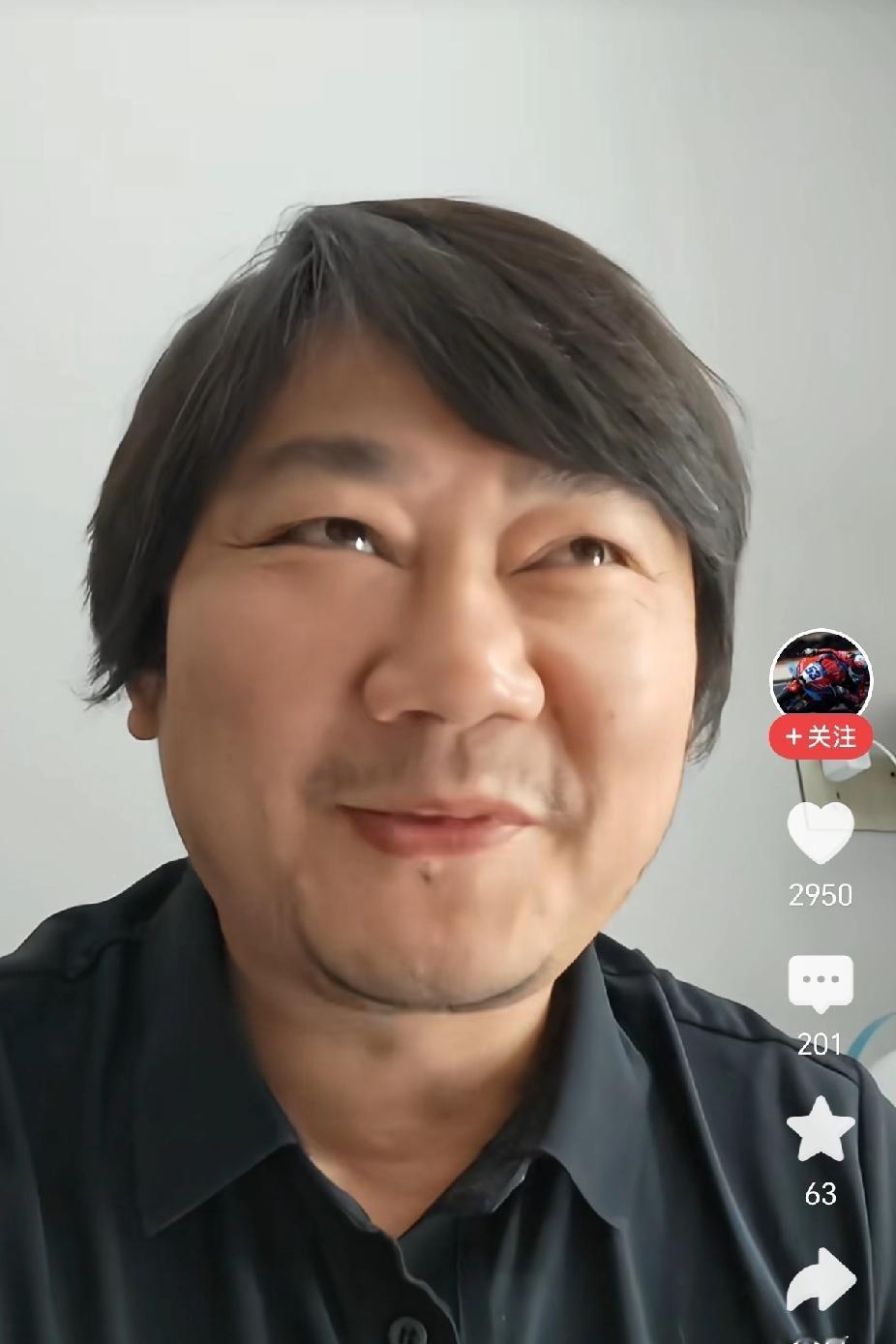刷到张雪发的视频，我直接笑出了声……他参加儿子学校运动会，居然被一个小朋友追