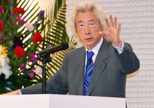 83岁的小泉纯一郎心中暗自高兴，幸好自己44岁的“憨憨”儿子没有竞选成功，不然这