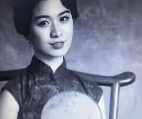1912年，50岁的曹锟迎娶20岁的富家千金陈寒蕊。新婚夜，一番云雨过后，曹锟倒