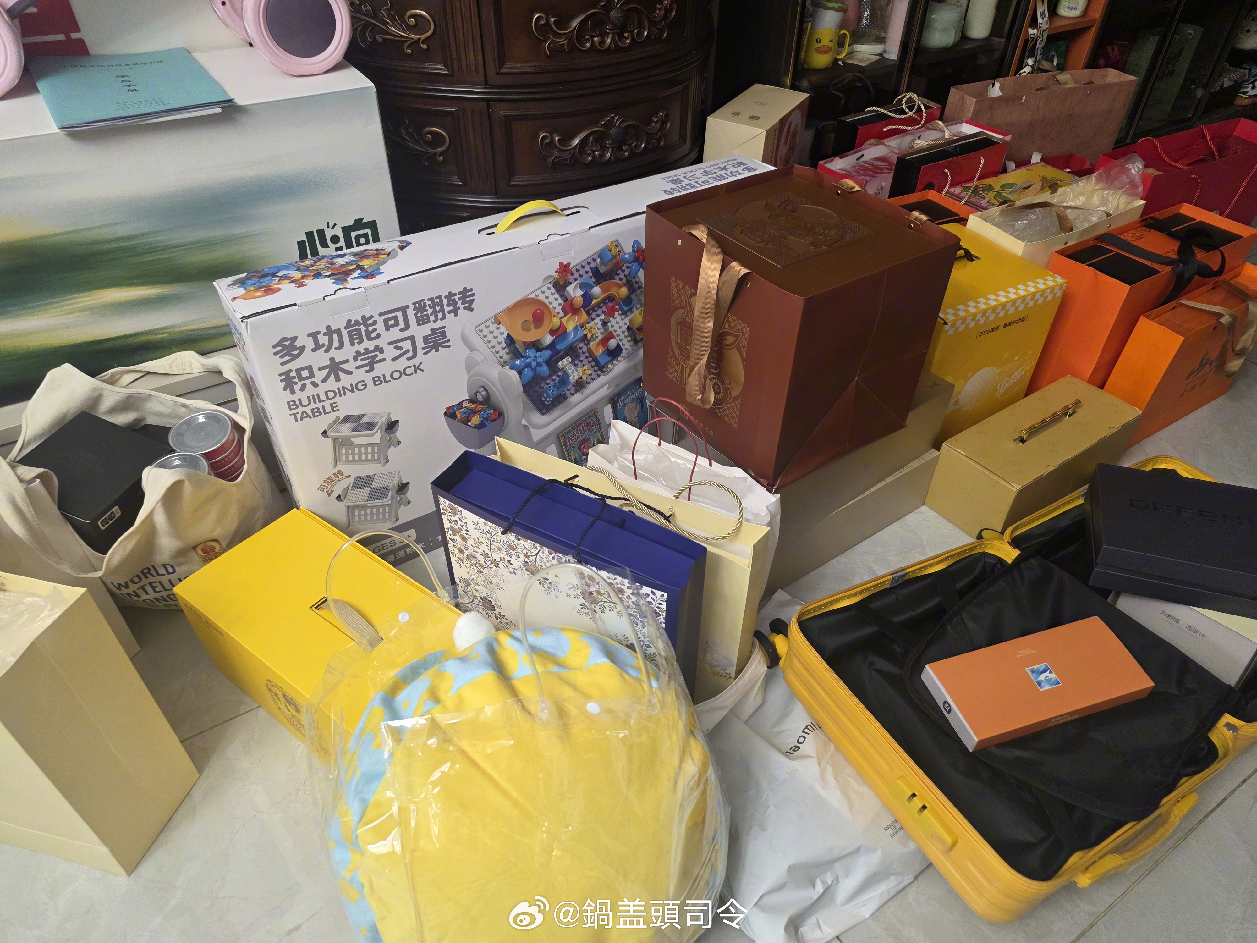 中秋快乐，抽20个🧧，评论就行[吃瓜]。感谢华为集团、阿里巴巴、华为终端、鸿蒙