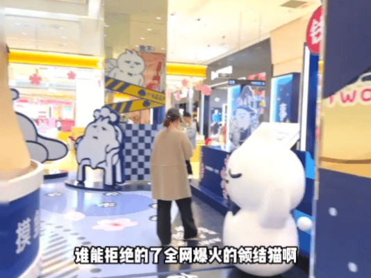 武汉把当地大学生宠出新高度武汉樱花季里的情绪搭子找到了大学生和室友约好学习，却在