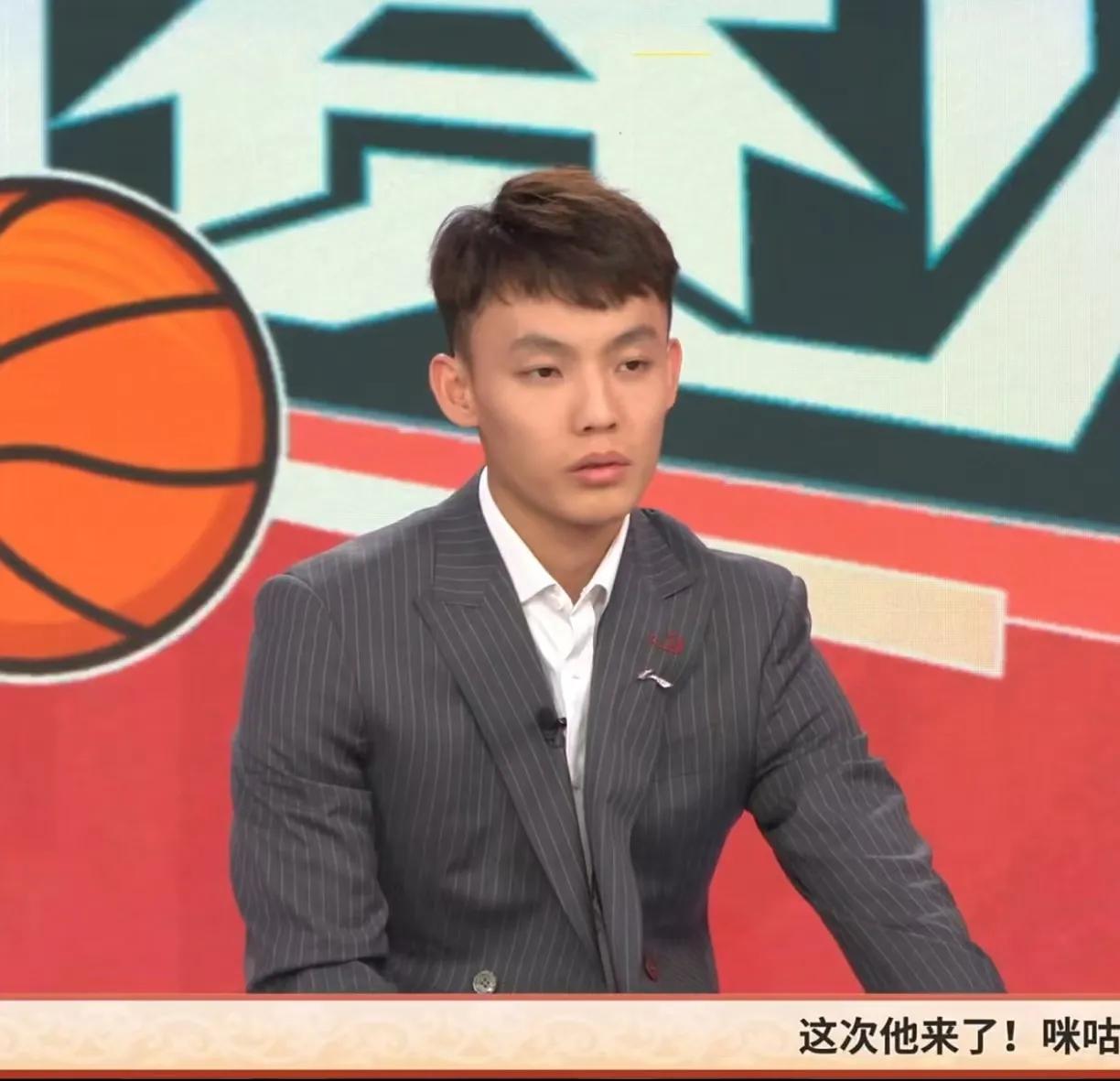 徐杰虽然身高受限，其他的哪都不差，球技好，还一直在努力提升自己，其实他最大的缺陷
