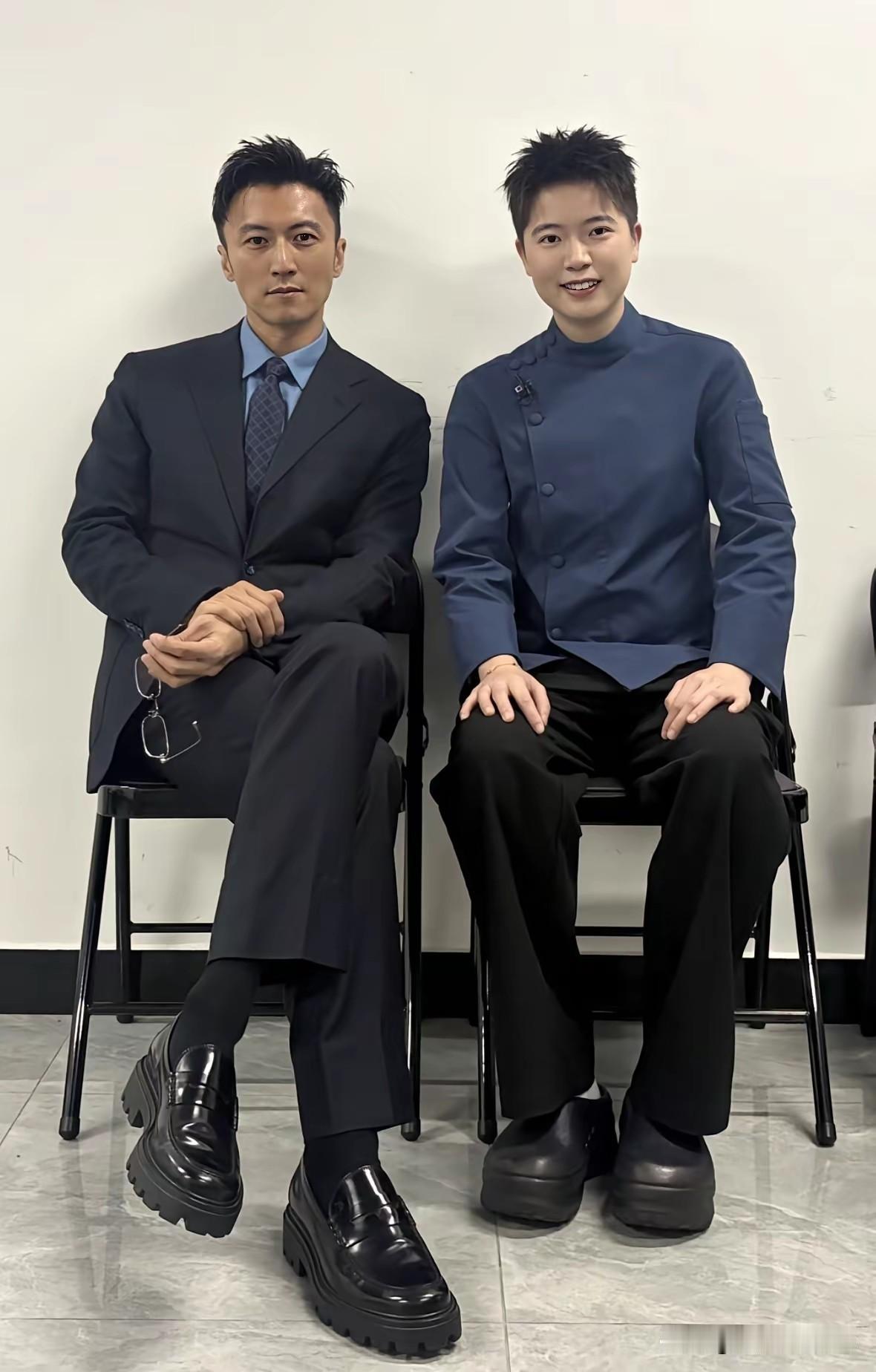 不知道为什么？这些明星总喜欢穿这样的鞋，这种鞋看起来好丑，鞋底特别厚一点都不秀气