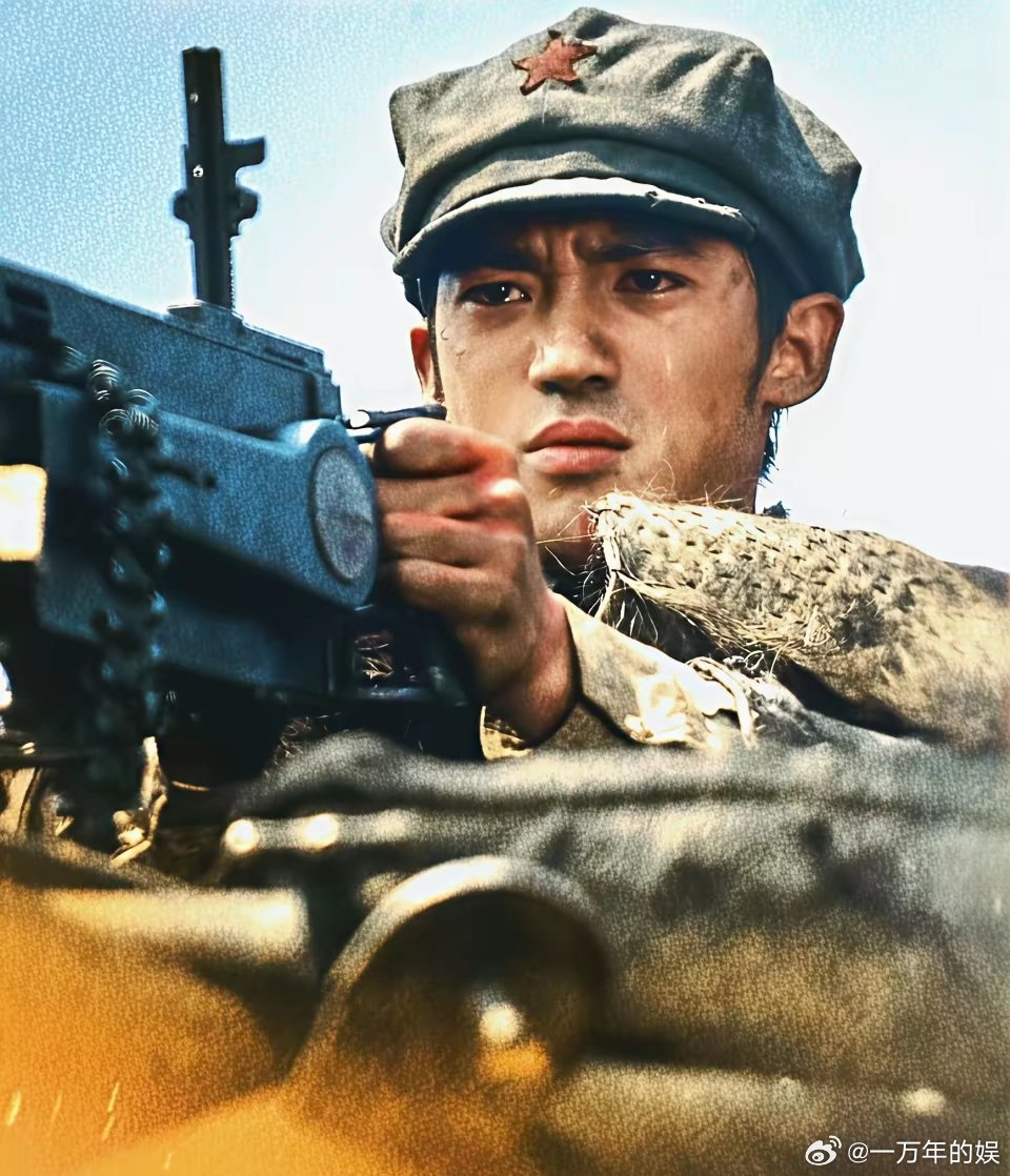 看完了电影《四渡》，忍不住查资料，发现导演徐展雄很年轻，原来是高学历！他还真挺有
