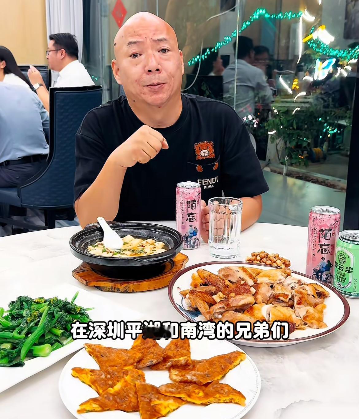 深圳一位外号六哥的湖北男子投资千万开餐馆，创业失败自杀，临死前还找朋友借了30万