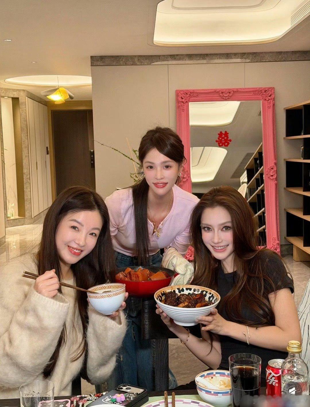 angelababy参加上海网红聚会鼻姐的人脉真的内娱top，上到欧美名流圈，