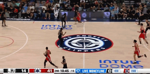 投篮机器人啊伦纳德的投篮太准了伦纳德绝对是现役联盟中投篮最稳的球星，是真正的