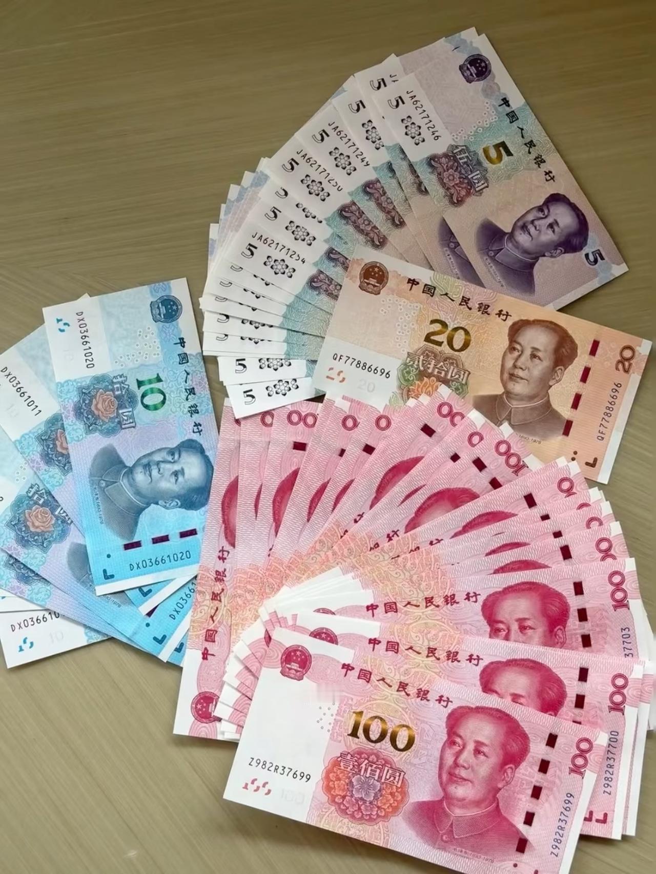 “1月起，强烈呼吁大家重拾现金！”现在手机支付简直泛滥成灾，上到八十岁老人，下