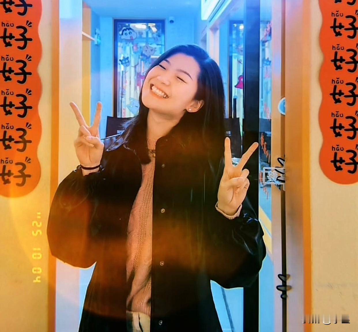 关注盼盼这么久还是第一次见她晒老公[大笑]也是第一次看到她小鸟依人