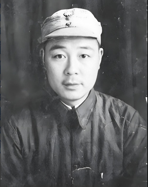1939年，战友们给24岁的八路军副旅长介绍了一个女排长，谁知，副旅长见到女排长