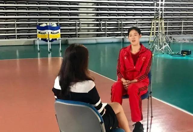 随笔。有些人恶意的对李盈莹说三道四、恶意攻击。但多数的球迷还是喜欢她