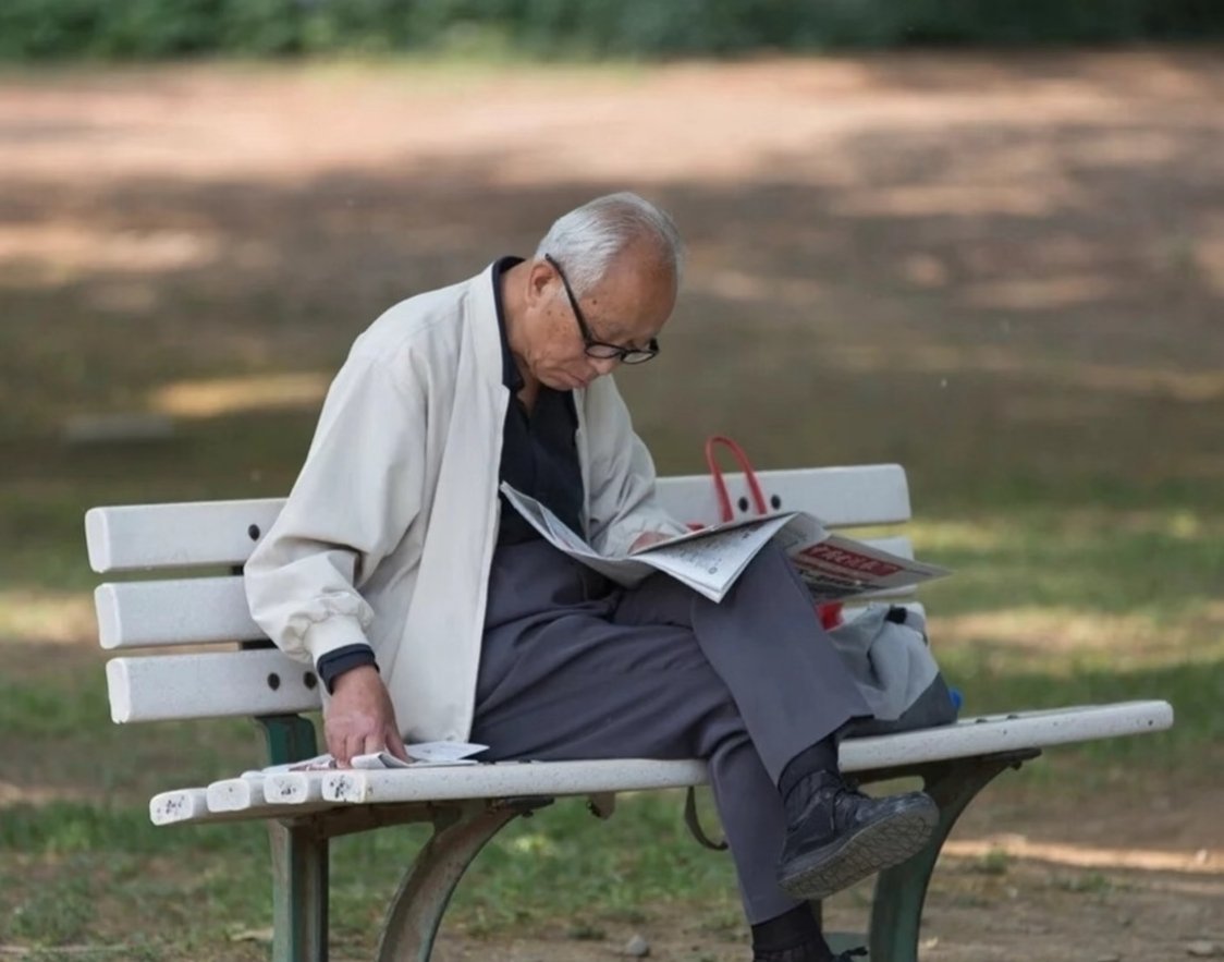 现在70岁的人，跟以前真不一样了。我楼下大爷72，天天跑步十公里，比我精神头都足