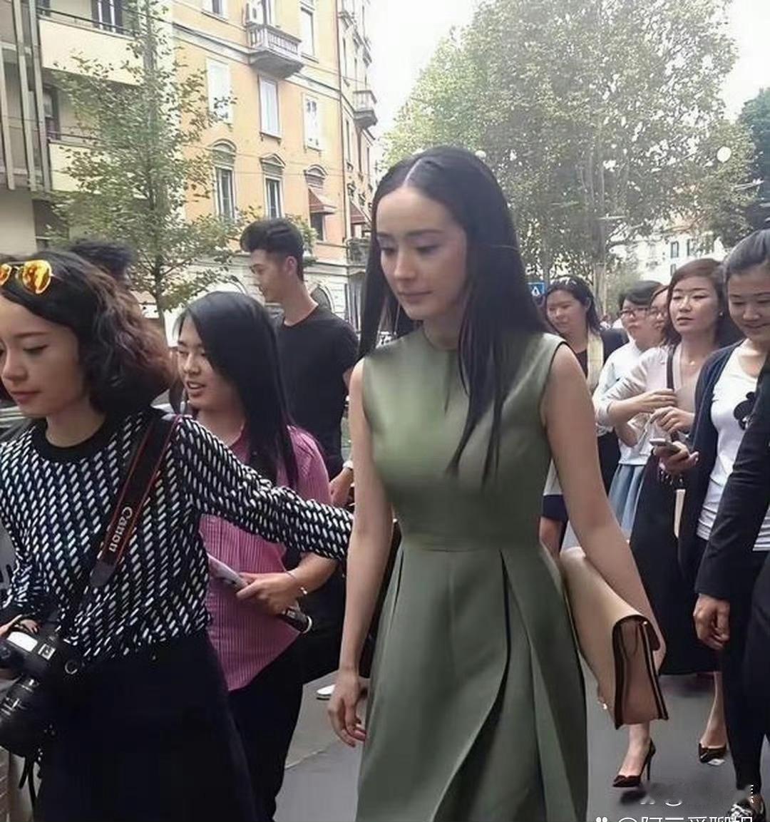 13年时无美颜滤镜的杨幂你觉得她怎么样