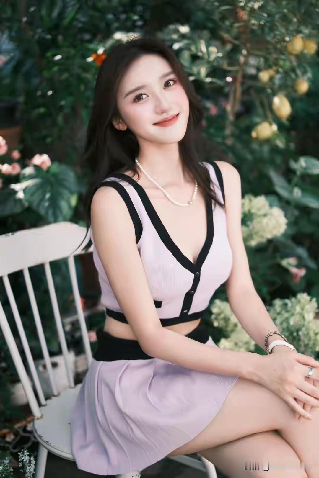 北京邮电大学校花陈思羽出众颜值，皮肤白皙，2004年4月7日出生的四川成都