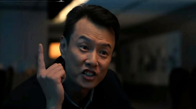 《以法之名》万海的一句话，竟让监狱里的内鬼自爆了！没错，他就是监狱里的王主任。