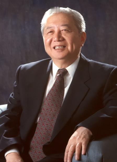 2001年，美国将一批淘汰的机器高价卖给中国，导致我国亏损好几亿，就在美国准备看
