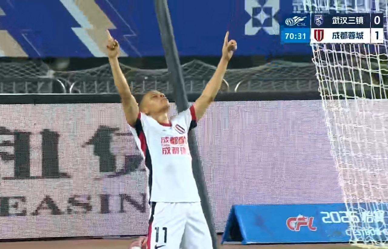 这赛季的中超还有谁能阻挡成都夺冠吗？在客场1-0啃下武汉三镇这块硬骨头后，成都