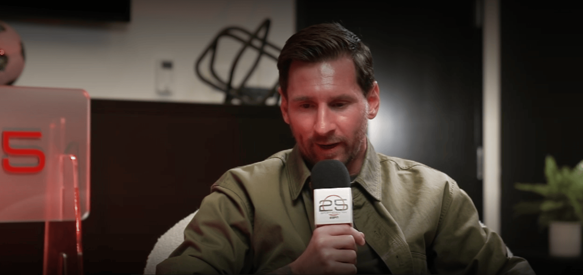 梅西: 我踢球从不在乎数据统计;希望能参加26年世界杯