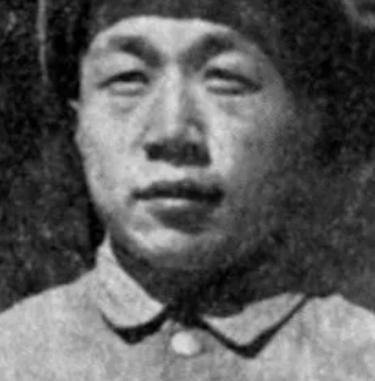 “别进去了，困死他！”1950年，一战士被3000美军堵在坑道中，美军在外扎营，