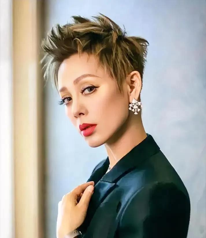 没想到，汪峰玩了一辈子鹰，却被宁静这只老鹰啄了眼睛。事儿还得从那档综艺说起。汪