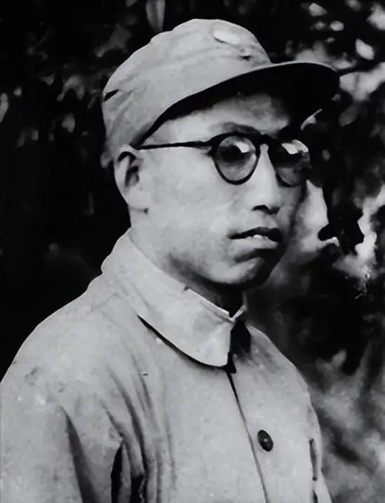 1938年，八路军344旅旅长出现空缺。朱德、徐海东、黄克诚联名写信，向延安举荐