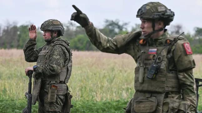 图文：目击者：俄军指挥官枪决拒绝服从命令的部下在俄罗斯军队中，似乎存在着部分