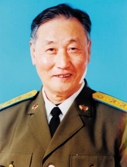 1951年，志愿军飞行员刘玉堤返航途中无意间往下一瞥，只见身下黑压压一片，全是敌