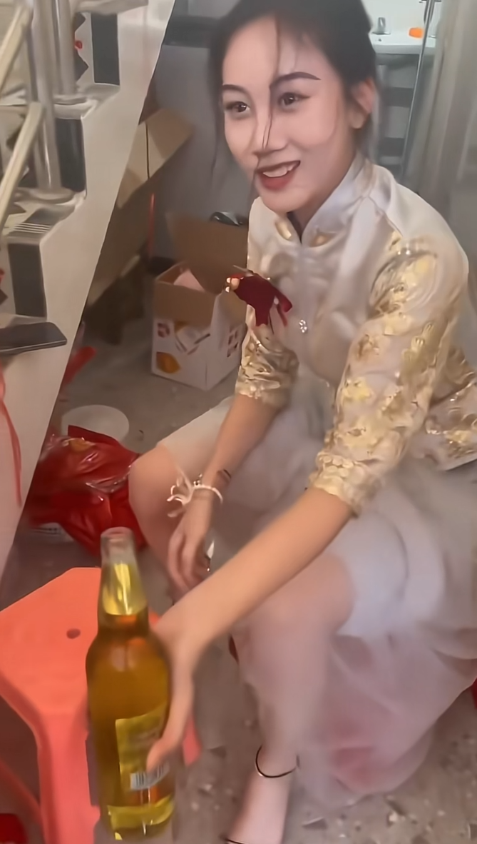 一看就是从来不去逛夜店，也没交过男朋友的清纯好女人，谁娶了真的是八辈子修来的福