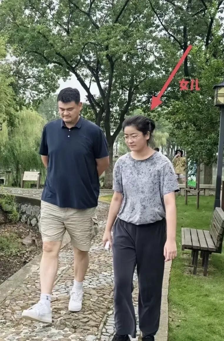 “姚明咋不再生个？有钱又有基因，凑个篮球队多好！”前几天刷到姚明一家游苏州太