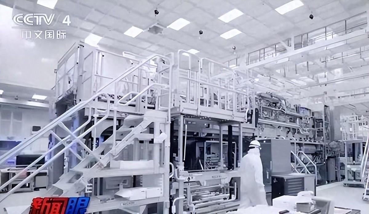 很多人开玩笑说，这哪是买机器，这分明是在买一个国家的工业国运。前阵子，央视头一