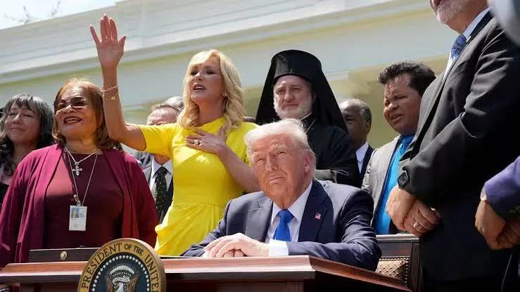 《华尔街日报》近日披露了一则极具戏剧性的白宫内幕：在获悉美军一架F-15战机被击