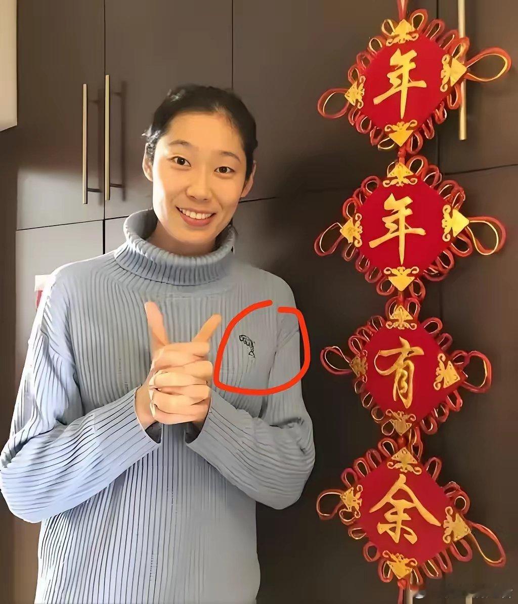 朱婷又火了不是因为欧冠五冠封王，也不是因为意甲联赛称霸，而是她成了现役球