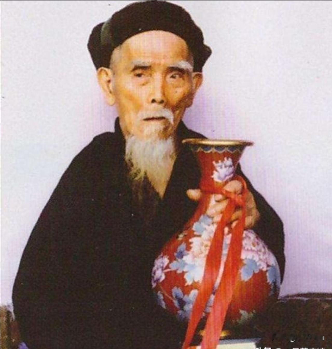 中国长寿之王——龚来发，终身未娶活到了133岁，1995年去世，可令人惊讶的是，