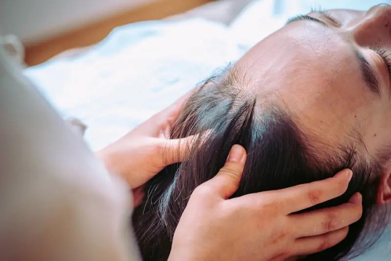 养生可不一定要花大钱，一些简单动作效果超棒，却被严重低估。头部按摩就很值得一试