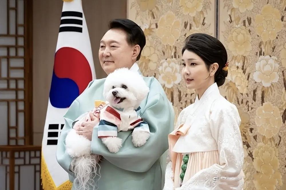 尹锡悦在狱中过中秋吃了排骨汤，彻底刺痛韩国人神经，点燃了整个韩国相信尹锡悦自