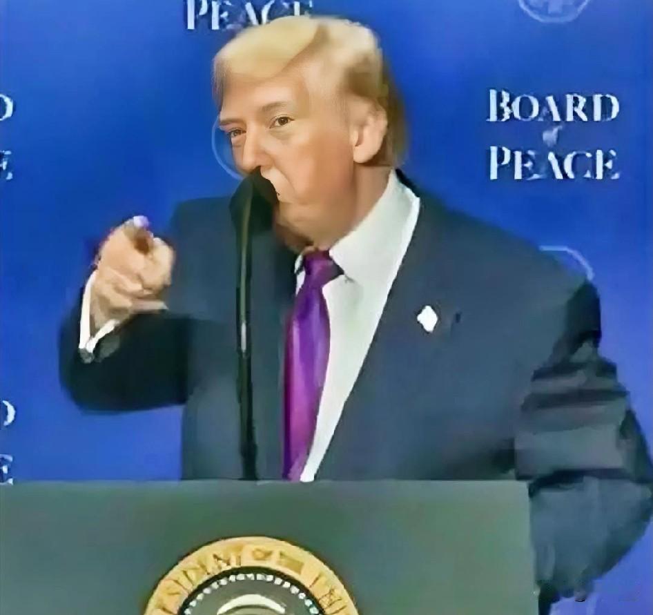 文化的差异有多可怕，特朗普竟然这样夸：“中国军队的整齐，把头盔摘下来放平，可以