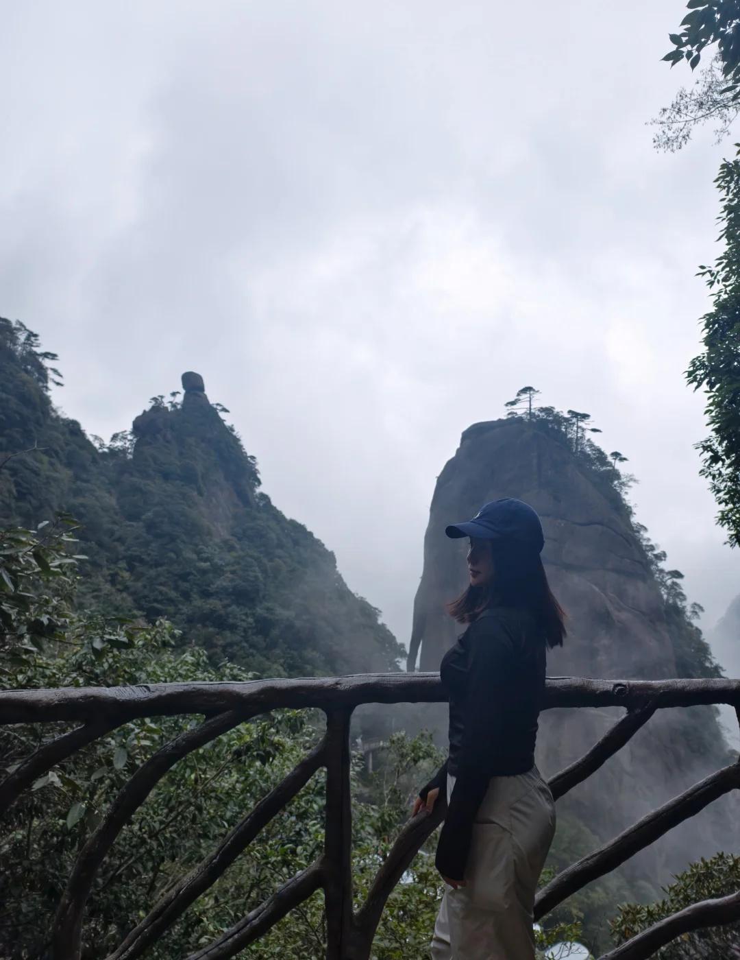 谁还没爬过三清山，白活了🧗交通：南昌出发三清山，高铁直达上饶站。我在上饶市区