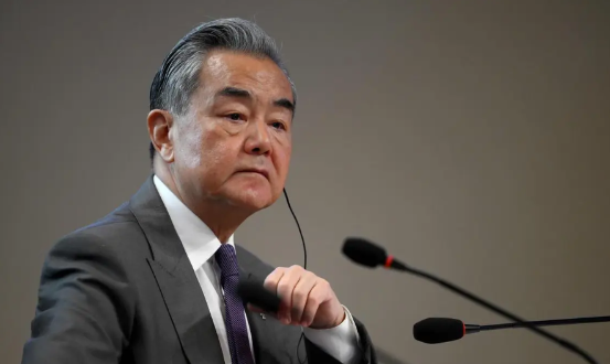【少见！于金砖国家面前，中方要求各国作出抉择】在近期的金砖正式成员与伙伴国外长