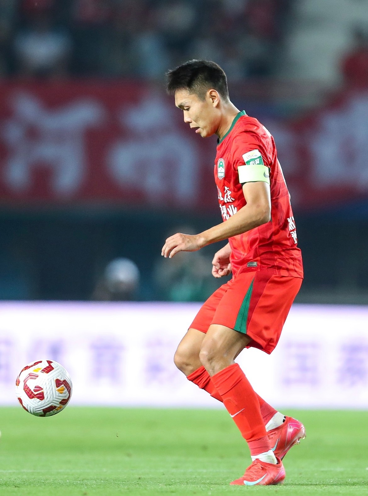 拉莫斯本场的思路是：解放王上源！外援只有双中卫能首发，反而让河南队统一了思想。进