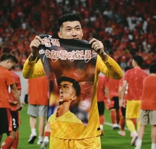 亚冠精英联赛东亚区资格赛，成都蓉城3-0击败曼谷联晋级正赛，刘殿座首发出战，