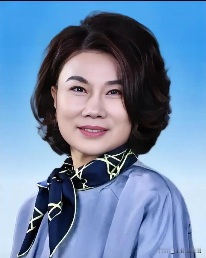 有一次，俞敏洪问董明珠：“为什么你丈夫去世将近30年你都没有再婚？”董明珠也不藏