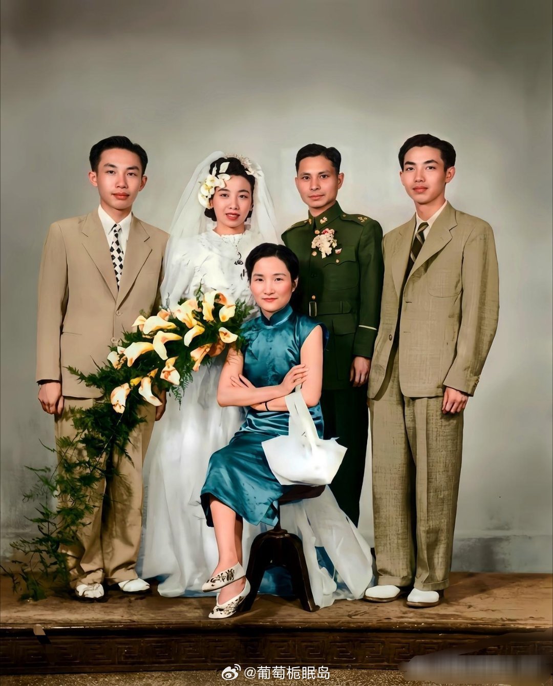 这是一九四七年陆小曼在南京参加侄女陆宗麟婚礼时留下的一张老照片