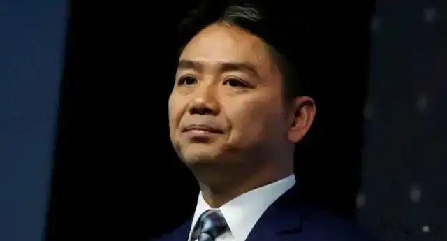 刘强东登新闻联播黄金时段, 释放出什么样的信号?