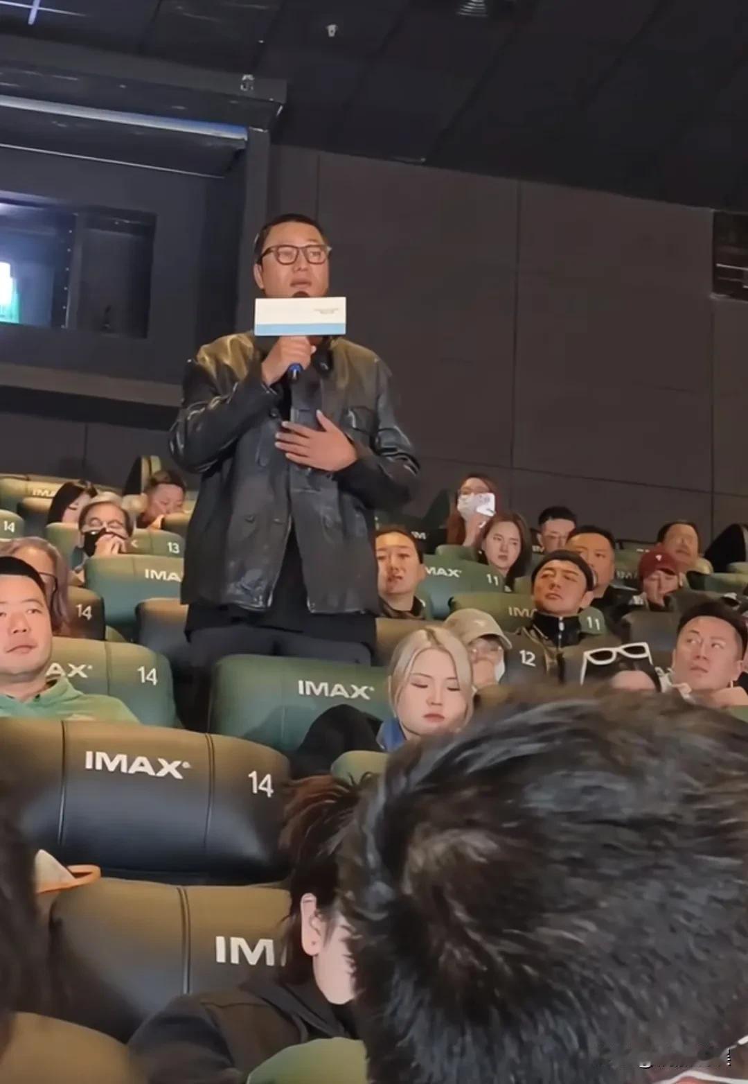 看吧，明星发福，也是一胖毁所有。[捂脸哭]陈坤也没有逃过中年发福这个魔咒啊！4