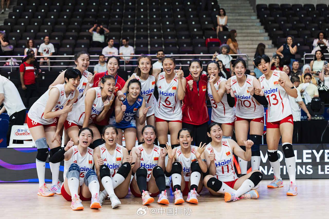 中国女排3:0法国全队队员评分，王梦洁庄宇珊满分第1.王梦洁（自由人）：10