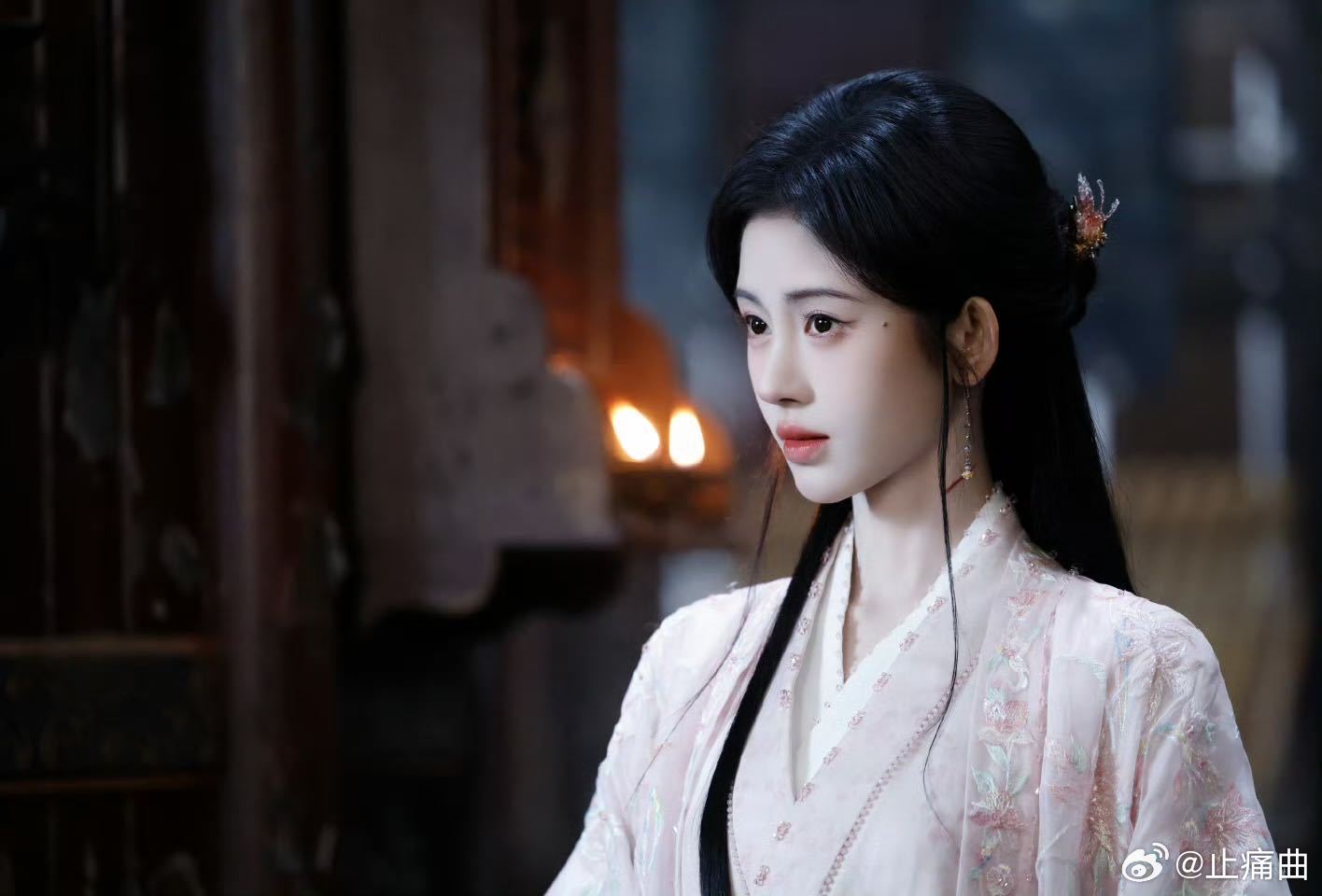 鞠婧祎露芜衣站内角色热度破亿 露芜衣的小聪明和可爱魅力十足，鞠婧祎演绎入心入骨，